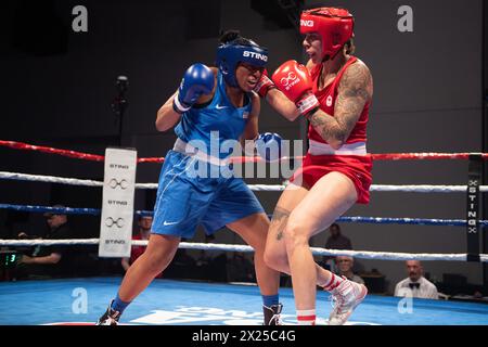 Pueblo, Colorado, Stati Uniti. 19 aprile 2024. La canadese Tammara Thibeault (Red) ha vinto il suo incontro in semifinale nella classe femminile 75 kg contro Naomi Graham degli Stati Uniti (Blue) Credit: Casey B. Gibson/Alamy Live News Foto Stock