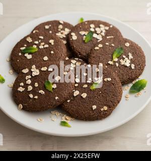 Farinata d'avena fatta in casa e biscotti al cioccolato con una ricetta italiana. Foto Stock