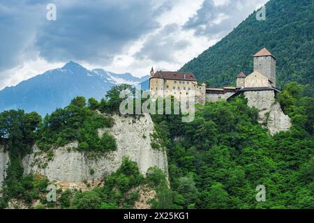 Castello Tirolo, castello medievale ancestrale dei conti Tirolo nel Tirolo Tirolo vicino Merano, Burgraviato, alto Adige, Italia. Foto Stock