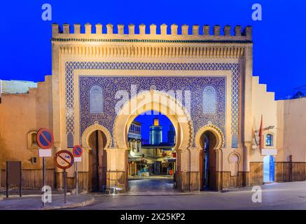 Fez o FES, Marocco. Porta Bab Bou Jeloud (o porta Blu) Foto Stock