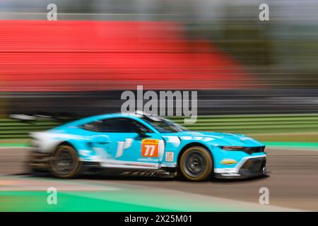 Imola, Italia, 19 aprile 2024, #77 Proton Competition (Deu) Ford Mustang GT3 (LMGT3) Ben Barker (GBR) / Ryan Hardwick (USA) / Zacharie Robichon (CAN) durante la 6 ore di Imola, seconda gara del FIA World Endurance Championship 2024 (FIA WEC) all'autodromo Internazionale Enzo e Dino Ferrari dal 18 al 21 aprile 2024 a Imola, Italia - foto Bruno Vandevelde/MPS Agency Credit MPS Agency/Alamy Live News Foto Stock