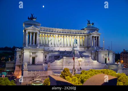 L'Italia, Lzio, Roma, Piazza Venezia, vista dell'edificio Vittoriano Foto Stock