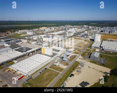 Luftbild Chemiewerk Schwarzheide. Die BASF Schwarzheide GmbH ist ein 100-prozentiges Tochterunternehmen der BASF se. Schwarzheide Brandenburg Deutschland *** Vista aerea dello stabilimento chimico di Schwarzheide BASF Schwarzheide GmbH è una controllata al 100 % di BASF se Schwarzheide Brandenburg Germany Schwarzheide23 00107 Foto Stock