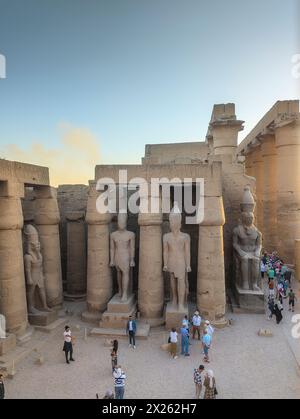 Egitto, vista sul tempio di Luxor dalla moschea di Abu el Haggag. Foto Stock