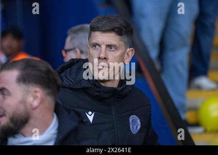 Alex Revell in touchline mentre era in posizione di allenatore/allenatore ad interim dello Stevenage FC Foto Stock