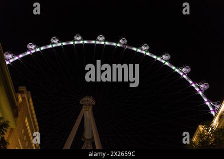 Las Vegas, Nevada. Gondole di notte sul rullo di alta, il più alto della ruota di osservazione in tutto il mondo come del 2015. Foto Stock