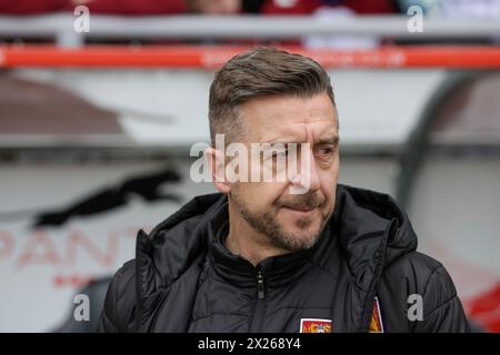 Northampton, Regno Unito. 20 aprile 2024. Il manager del Northampton Town Jon Brady prima della partita di Sky Bet League 1 tra Northampton Town ed Exeter City al PTS Academy Stadium di Northampton, sabato 20 aprile 2024. (Foto: John Cripps | mi News) crediti: MI News & Sport /Alamy Live News Foto Stock