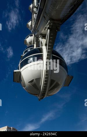 Las Vegas, Nevada. Vista dall'interno di una gondola sul rullo di Alta, guardando in alto, più alte del mondo ruota di osservazione come del 2015. Foto Stock