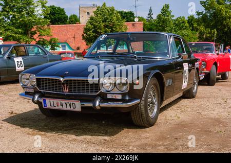 eggenburg, austria, 15 giugno 2006, viva italia, concorso per auto d'epoca italiane, maserati mexico *** eggenburg, österreich, 15. giu 2006, viva italia, wettbewerb für klassische italienische autos, maserati mexico Copyright: xx Foto Stock