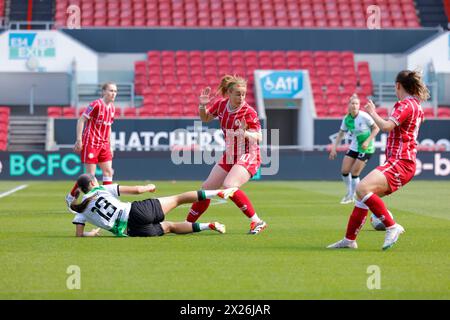 Bristol, Inghilterra, 20 aprile 2024: Mia Enderby (13 Liverpool) e Rachel Furness (10 Bristol City) sfidano il pallone durante la partita di fa Womens Super League tra Bristol City e Liverpool FC ad Ashton Gate (Promediapix/SPP) credito: SPP Sport Press Photo. /Alamy Live News Foto Stock