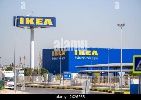 Antalya, Turchia - 29 marzo 2024: IKEA Antalya Store. IKEA è il più grande rivenditore di mobili al mondo e vende mobili pronti per l'assemblaggio Foto Stock