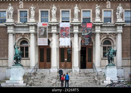 Portale d'ingresso dell'Accademia di Belle Arti, Rinascimento italiano, aperto nel 1877 a Vienna, Austria Foto Stock