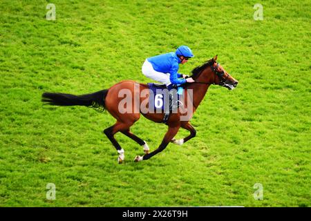 Newbury, Regno Unito. 20 aprile 2024. Hidden Law, guidato da William Buick, vince la Darley 'Confined' Maiden Stakes 4,25 all'ippodromo di Newbury, Regno Unito. Crediti: Paul Blake/Alamy Live News. Foto Stock