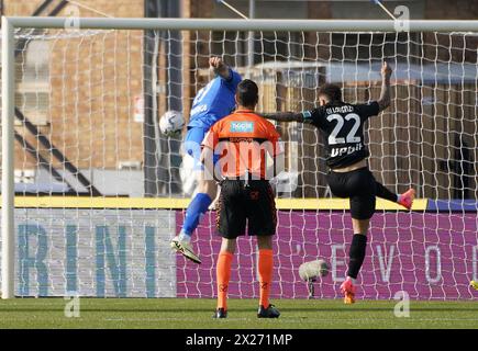 Firenze, Italia. 20 aprile 2024. Il gol del 1-0 di Alberto Cerri durante la partita di calcio di serie A tra Empoli e Napoli allo Stadio Empoli di Empoli (FI), centro Italia - sabato 6 aprile 2024. Sport - calcio (foto di Marco Bucco/la Presse) credito: LaPresse/Alamy Live News Foto Stock