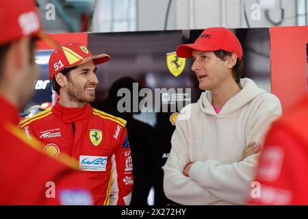 Imola, Italie. 20 aprile 2024. GIOVINAZZI Antonio (ita), Ferrari AF Corse, Ferrari 499P, ritratto, ELKANN John (ita), Presidente Ferrari, ritratto, durante la 6 ore di Imola 2024, 2° round del Campionato Mondiale Endurance 2024 FIA, dal 18 al 21 aprile 2024 sull'autodromo Internazionale Enzo e Dino Ferrari di Imola, Qatar - Photo Frédéric le Floc'h/DPPI Credit: DPPI Media/Alamy Live News Foto Stock