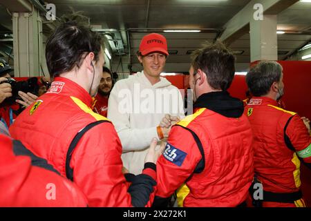 Imola, Italie. 20 aprile 2024. 50 FUOCO Antonio (ita), MOLINA Miguel (spa), NIELSEN Nicklas (dnk), Ferrari AF Corse, Ferrari 499P #50, Hypercar, ELKANN John (ita), Presidente Ferrari, ritratto, pole position, durante la 6 ore 2024 di Imola, 2° round del Campionato Mondiale Endurance 2024 FIA, dal 18 al 21 aprile 2024 sull'autodromo Internazionale Enzo e Dino Ferrari di Imola, Qatar - Photo Frédéric le Floc'h/DPPI Credit: DPPI Media/Alamy Live News Foto Stock