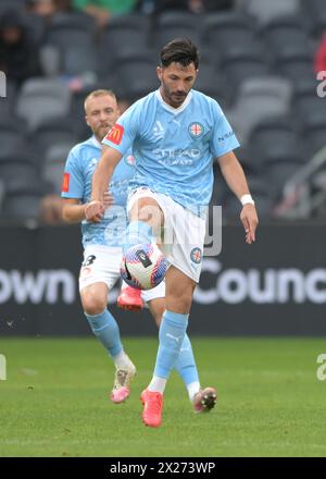 Parramatta, Australia. 20 aprile 2024. Tolgay Ali Arslan (davanti) e James Alexander Jeggo (dietro) del Melbourne City FC visti in azione durante il turno 25 di Isuzu UTE A-League 2023-24 tra Western Sydney Wanderers FC e Melbourne City FC tenutosi al CommBank Stadium. Punteggio finale; Melbourne City FC 2:1 Western Sydney Wanderers FC. Credito: SOPA Images Limited/Alamy Live News Foto Stock