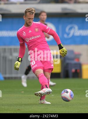 Parramatta, Australia. 20 aprile 2024. Lawrence Andrew Kingsley Thomas del Western Sydney Wanderers FC è visto in azione durante il turno 25 di Isuzu UTE A-League 2023-24 tra il Western Sydney Wanderers FC e il Melbourne City FC tenutosi al CommBank Stadium. Punteggio finale; Melbourne City FC 2:1 Western Sydney Wanderers FC. (Foto di Luis Veniegra/SOPA Images/Sipa USA) credito: SIPA USA/Alamy Live News Foto Stock