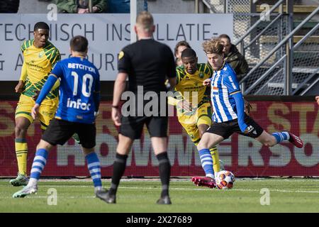 Den Haag, Paesi Bassi. 20 aprile 2024. DEN HAAG, 20-04-2024, Bingoal Stadium, Dutch Keukenkampioendivisie, stagione calcistica 2023/2024. ADO - FC Eindhoven. Jasper Dahlhaus, giocatore dell'FC Eindhoven, con un colpo che colpisce il bar crediti: Pro Shots/Alamy Live News Foto Stock