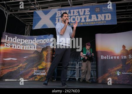 Glasgow, Scozia, il 20 aprile 2024. Credete nel raduno pro-indipendenza della Scozia, con il primo ministro Humza Yousaf, del Partito Nazionale scozzese, che parla sul palco, a Glasgow, in Scozia, il 20 aprile 2024. Crediti: Jeremy Sutton-Hibbert/Alamy Live News. Foto Stock