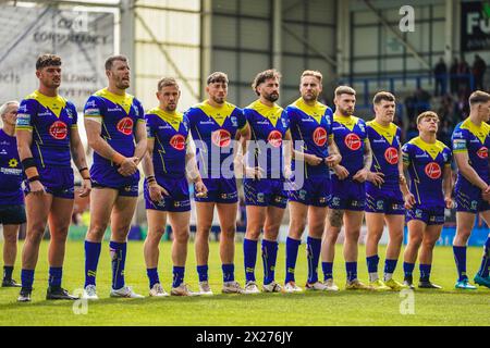 Warrington, Cheshire, Regno Unito. 20 aprile 2024. Super League Rugby: Warrington Wolves vs Leigh Leopards all'Halliwell Jones Stadium. Prima del calcio d'inizio della partita della squadra Warrington. Credito James Giblin/Alamy Live News. Foto Stock