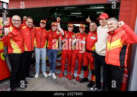 50 FUOCO Antonio (ita), MOLINA Miguel (spa), NIELSEN Nicklas (dnk), Ferrari AF Corse, Ferrari 499P #50, Hypercar, ambiance 51 PIER GUIDI Alessandro (ita), CALADO James (gbr), GIOVINAZZI Antonio (ita), Ferrari AF Corse, Ferrari 499P #51, Hypercar, ambiance COLETTA Antonello, Global Head of Ferrari Endurance & Corse clienti, Ritratto ELKANN John, CEO Stellantis, Ritratto PREGLIASCO Batti, Team Manager di AF Corse, Ritratto durante la 6 ore di Imola 2024, 2° round del Campionato Mondiale Endurance FIA 2024, dal 18 al 21 aprile, 2024 sull'autodromo Internazionale Enzo e Dino Ferrari in IM Foto Stock