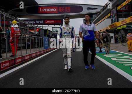 Shanghai, Cina, 20 aprile, Daniel Ricciardo, dall'Australia gareggia per Visa Cash App RB F1 Team. Sprint Race, round 05 del campionato di Formula 1 2024. Crediti: Michael Potts/Alamy Live News Foto Stock