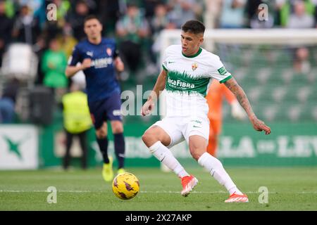 Elche, Spagna. 20 aprile 2024. ELCHE, SPAGNA - 20 APRILE: Nico Castro attacca il centrocampo dell'Elche CF in azione durante il LaLiga Hypermotion match tra Elche CF e Real Sporting de Gijon allo stadio Manuel Martinez Valero, il 20 aprile 2024 a Elche, Spagna. (Foto di Francisco Macia/Photo Players Images) credito: Magara Press SL/Alamy Live News Foto Stock