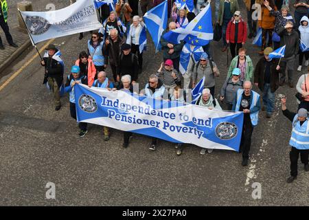 20 aprile 2024. George Square, Glasgow, Scozia. Humza Yousaf parla al Pensioners for Independence/Believe in Scotland march e al raduno a Glasgow. Credito. Douglas Carr/Alamy Live News Foto Stock