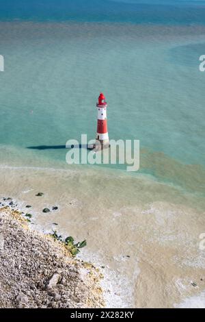 Faro di Beachy Head nella giornata di sole , ripresa aerea con droni, Eastbourne, East Sussex, Regno Unito Foto Stock