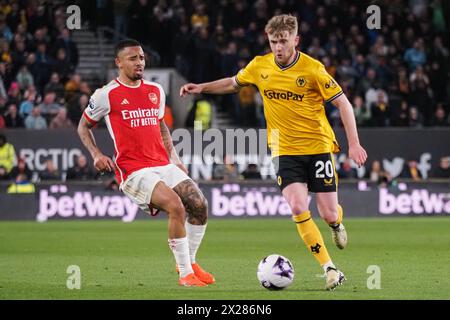 Wolverhampton, Regno Unito. 20 aprile 2024. Wolverhampton, Inghilterra, 20 aprile 2024: Tommy Doyle (20 lupi) sul pallone durante la partita di calcio di Premier League tra Wolverhampton Wanderers e Arsenal allo stadio Molineux di Wolverhampton, Inghilterra (Natalie Mincher/SPP) credito: SPP Sport Press Photo. /Alamy Live News Foto Stock