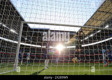 Londra, Regno Unito. 20 aprile 2024. Djordje Petrovic, il portiere del Chelsea salta. La Emirates fa Cup, semifinale, Manchester City contro Chelsea allo Stadio di Wembley a Londra sabato 20 aprile 2024. Solo per uso editoriale. foto di Andrew Orchard/Andrew Orchard fotografia sportiva/Alamy Live News Credit: Andrew Orchard fotografia sportiva/Alamy Live News Foto Stock