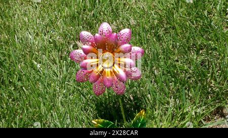 Culver City, California, USA 18 aprile 2024 Actress Peggy Lipton grave presso Hillside Memorial Park il 18 aprile 2024 a Culver City, Los Angeles, California, USA. Foto di Barry King/Alamy Stock Photo Foto Stock