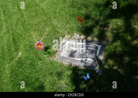 Culver City, California, USA 18 aprile 2024 Actress Peggy Lipton grave presso Hillside Memorial Park il 18 aprile 2024 a Culver City, Los Angeles, California, USA. Foto di Barry King/Alamy Stock Photo Foto Stock