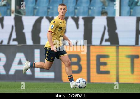 Genova, Italia. 19 aprile 2024. Albert Gudmundsson del Genoa CFC durante la partita di serie A al Luigi Ferraris di Genova. Il credito per immagini dovrebbe essere: Jonathan Moscrop/Sportimage Credit: Sportimage Ltd/Alamy Live News Foto Stock