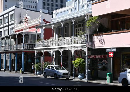 Vista di Long Street, una strada principale situata nella sezione City Bowl, famosa per essere un luogo di ritrovo bohémien a città del Capo, Sud Africa Foto Stock