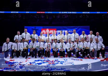 State College, Pennsylvania, Stati Uniti. 20 aprile 2024. La squadra olimpica USA Wrestling 2024 si pone per una fot dopo i test olimpici svoltisi al Bryce Jordan Center nel campus della Penn State University. (Credit Image: © Scott Rausenberger/ZUMA Press Wire) SOLO PER USO EDITORIALE! Non per USO commerciale! Foto Stock