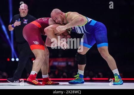 State College, Pennsylvania, Stati Uniti. 20 aprile 2024. KYLE SNYDER (Nittany Lion WC/Titan Mercury WC) cerca un decollo durante la finale della classe di peso di 97 KG dei test olimpici svoltisi presso il Bryce Jordan Center nel campus della Penn State University. (Credit Image: © Scott Rausenberger/ZUMA Press Wire) SOLO PER USO EDITORIALE! Non per USO commerciale! Foto Stock