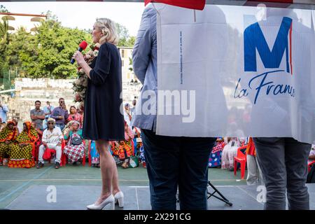 Francia. 21 aprile 2024. Marine le Pen, leader del gruppo parlamentare Rally Nazionale di destra durante una visita all'isola francese dell'Oceano Indiano di Mayotte il 20 aprile 2024. Foto di David Lemor/ ABACAPRESS.COM credito: Abaca Press/Alamy Live News Foto Stock