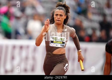 Sydney McLaughlin-Levrone corre nella staffetta 4 x 100m femminile durante il 64esimo Mt. San Antonio College Relays presso l'Hilmer Lodge Stadium sabato 20 aprile 2024, a Walnut, California. Foto Stock