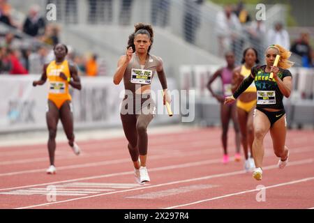 Sydney McLaughlin-Levrone corre nella staffetta 4 x 100m femminile durante il 64esimo Mt. San Antonio College Relays presso l'Hilmer Lodge Stadium sabato 20 aprile 2024, a Walnut, California. Foto Stock