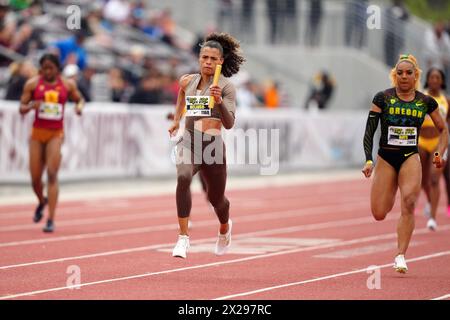 Sydney McLaughlin-Levrone corre nella staffetta 4 x 100m femminile durante il 64esimo Mt. San Antonio College Relays presso l'Hilmer Lodge Stadium sabato 20 aprile 2024, a Walnut, California. Foto Stock