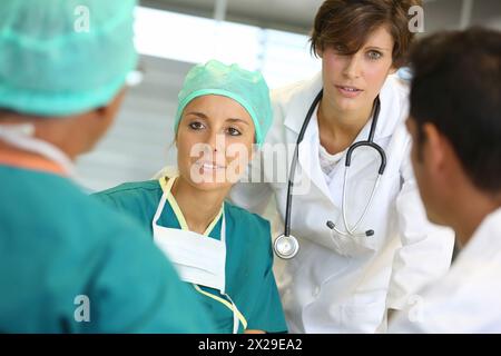 Chirurghi, riunione medica, sessione clinica, Onkologikoa Hospital, Oncology Institute, case Center per la prevenzione, la diagnosi e la cura del cancro, Foto Stock