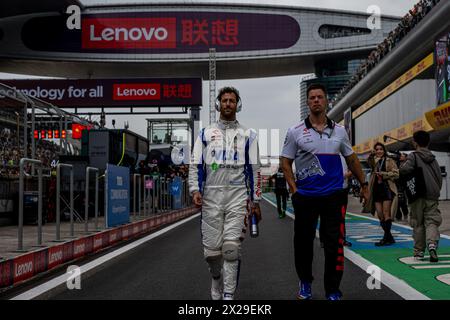 SHANGHAI, CINA - 20 APRILE: Daniel Ricciardo, Visa Cash App RB F1 Team AT04 durante le qualifiche in vista del Gran Premio di F1 della Cina al Shanghai International Circuit il 20 aprile 2024 a Shanghai, Cina. (Foto di Michael Potts/BSR Agency) Foto Stock