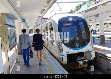Treni. Commuter Train Station. Euskotren. Easo Square. Donostia. San Sebastian. Paese basco. Spagna. Foto Stock