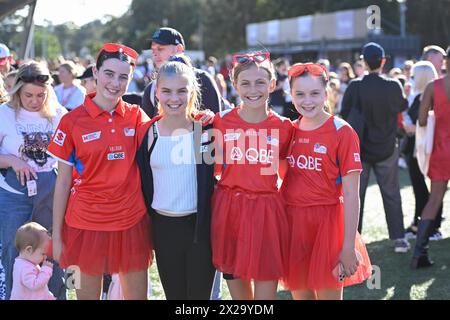 21 aprile 2024; Ken Rosewall Arena, Sydney, NSW, Australia: Suncorp Super Netball , New South Wales Swifts contro Melbourne Mavericks; tifosi Swifts prima della partita Foto Stock