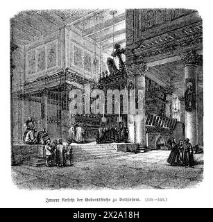 Questa immagine cattura l'imponente e storico interno della Chiesa della Natività a Betlemme, che si ritiene sia il luogo di nascita di Gesù Cristo. La chiesa presenta una combinazione di elementi architettonici crociati e bizantini, con antichi mosaici, colonne ornate e una stella iconica che segna il punto preciso in cui la tradizione sostiene che Cristo sia nato. L'illuminazione soffusa e l'atmosfera riverente trasmettono un profondo senso di spiritualità e senza tempo, rendendolo un punto focale sia per i pellegrini che per gli storici. Foto Stock
