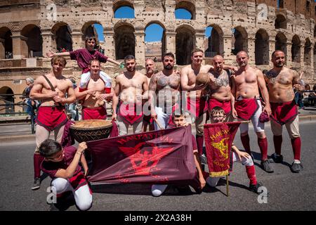 Roma, RM, Italia. 21 aprile 2024. In occasione del suo 2777° anniversario, i cittadini romani celebrano il compleanno della città Eterna con una sfilata in costume e le rievocazioni degli antichi rituali romani. (Credit Image: © Marco di Gianvito/ZUMA Press Wire) SOLO PER USO EDITORIALE! Non per USO commerciale! Crediti: ZUMA Press, Inc./Alamy Live News Foto Stock