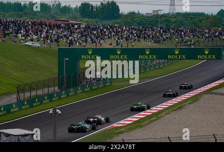 Shanghai, Cina. 21 aprile 2024. I piloti gareggiano durante la gara del Gran Premio di Formula 1 cinese al circuito internazionale di Shanghai, Cina, il 21 aprile 2024. Crediti: Xia Yifang/Xinhua/Alamy Live News Foto Stock