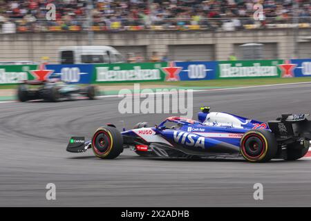 Shanghai, Cina. 21 aprile 2024. Il pilota giapponese di RB Tsunoda Yuki gareggia durante la gara del Gran Premio di Formula 1 cinese allo Shanghai International Circuit di Shanghai, Cina, il 21 aprile 2024. Crediti: Wang Xiang/Xinhua/Alamy Live News Foto Stock